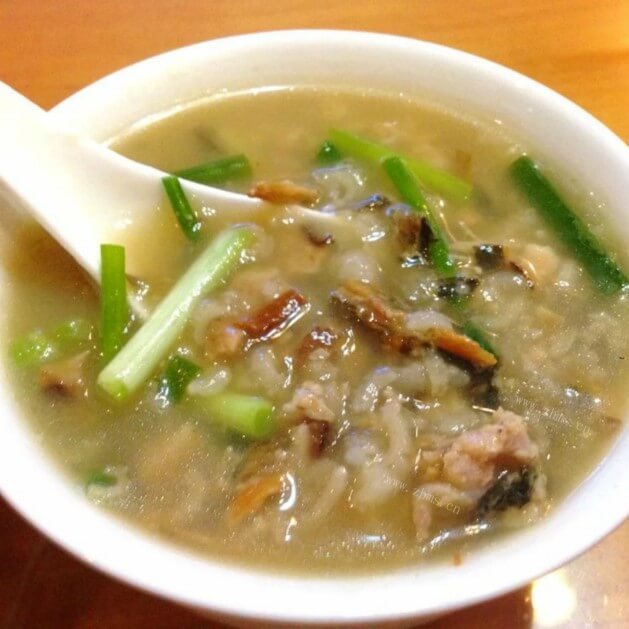 美味莲子木耳鸭腿粥