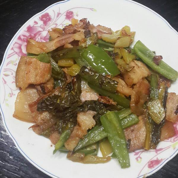 诱人的香辣酸菜肉片