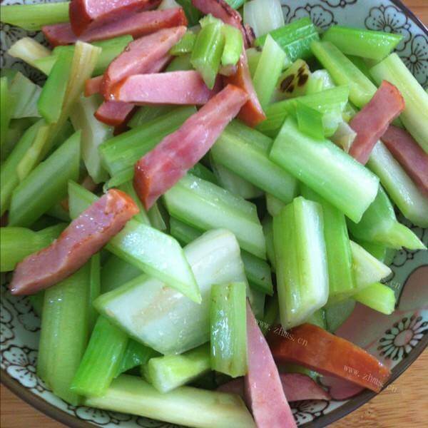 芹菜肉丝炒火腿