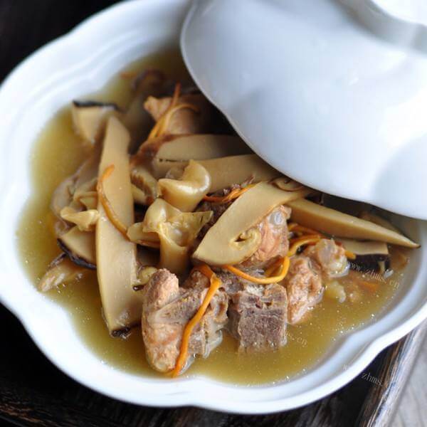 营养野生鲜松茸炖排骨