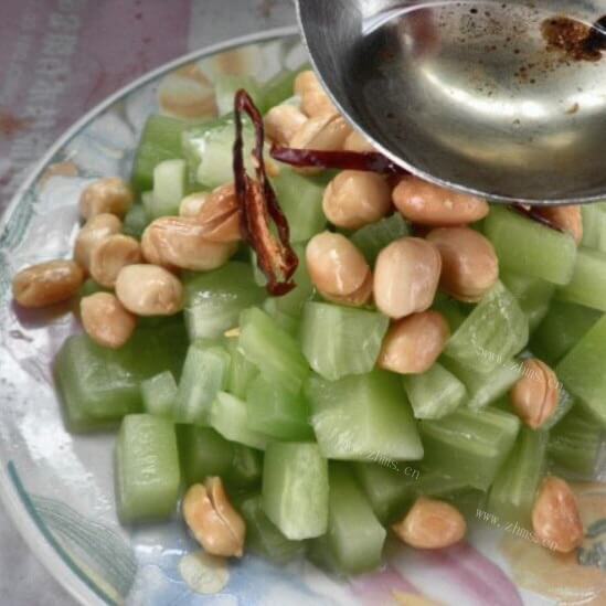 美味的莴笋干拌花生米