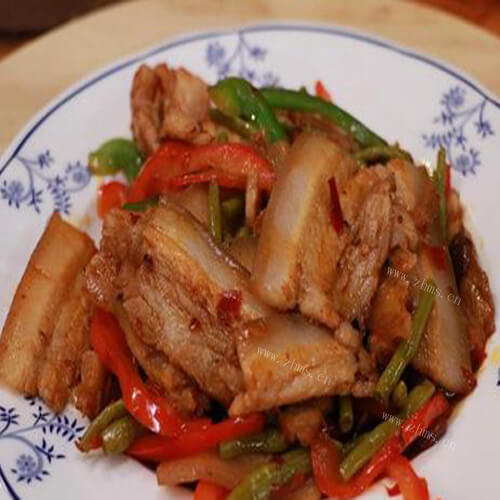 美味的酸豆角回锅肉