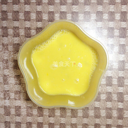香甜嫩滑的牛奶核桃蒸蛋做法图解3)
