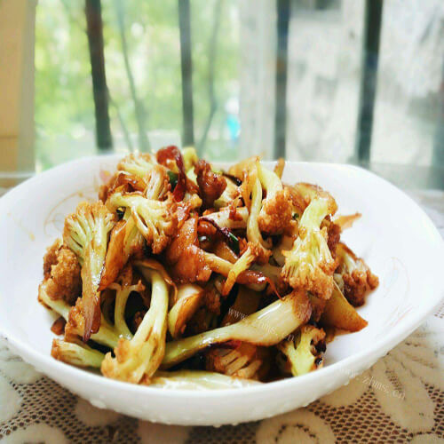 美味的花菜香菇猪肉