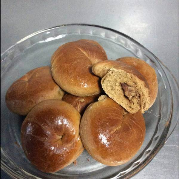 美味的红糖花生全麦面包