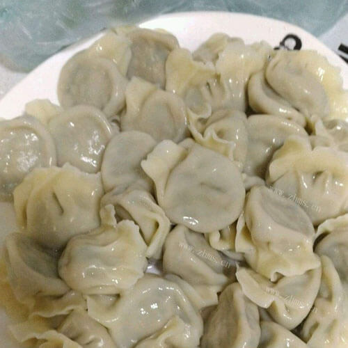 自制番茄茼蒿氽饺子