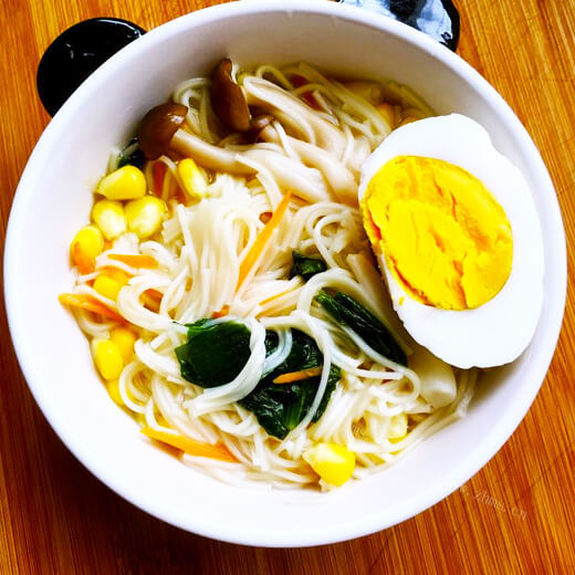 家常虾香青菜鸡蛋面