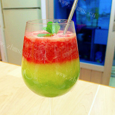 美味彩虹果汁