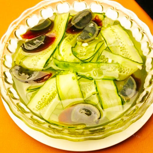美味的节瓜粉丝皮蛋汤