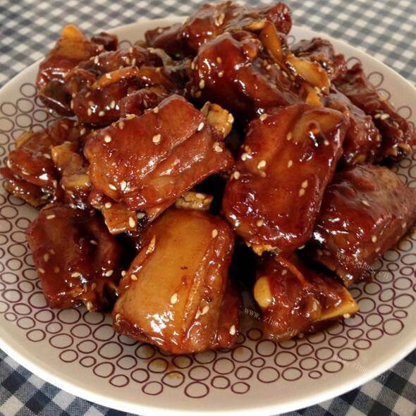 美味的红烧排骨豆腐皮