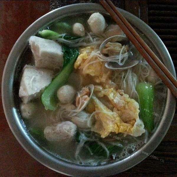 好吃的鱿鱼瘦肉煮米粉汤