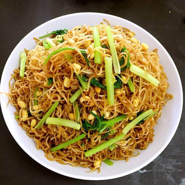 简单版芹菜肉丝蒸面