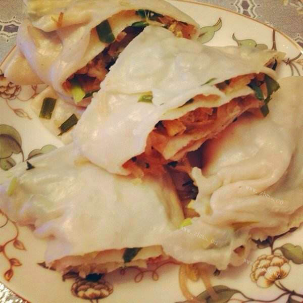 美味的蒸菜卷子