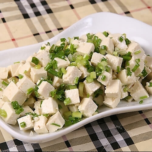 家常自制小葱拌豆腐