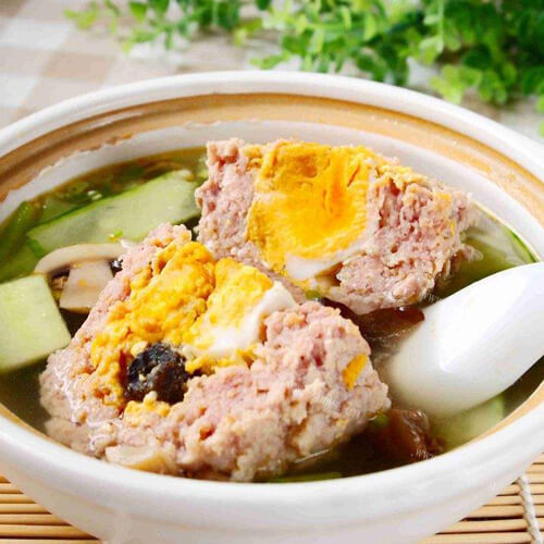 好吃的青椒蒸咸鸭蛋