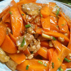 美味的芹菜茭白胡萝卜炒肉