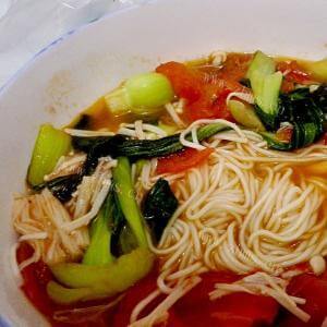 美味的青菜番茄蛋面
