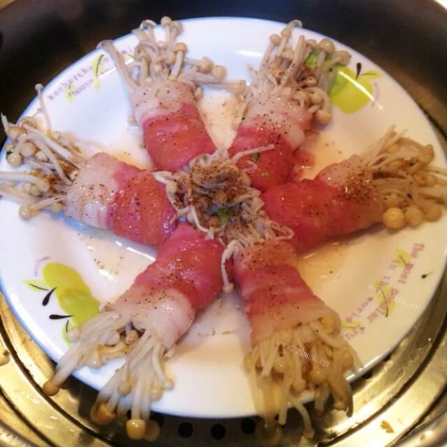 好吃可口的香菇培根卷