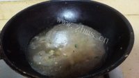 美味的农家青菜滑芋子汤做法图解4)