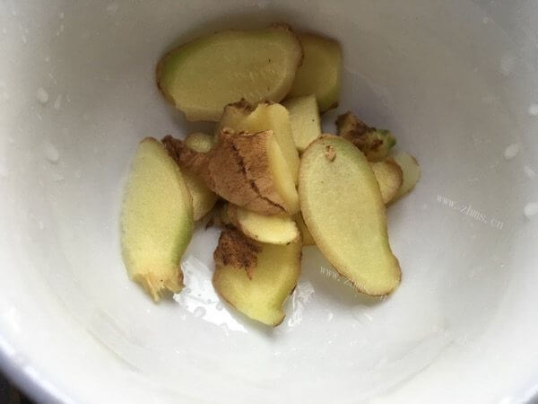 八珍玉食的蒸汽鸡肉杂菇火锅做法图解2)