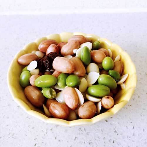 诱人的什锦凉菜