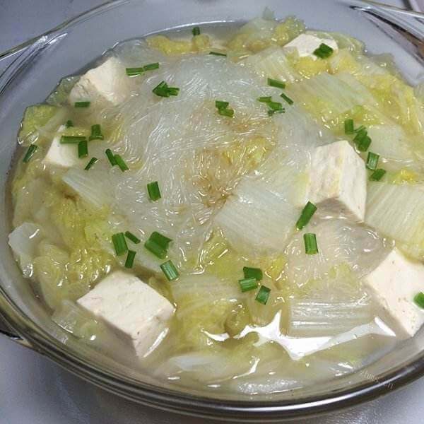 美味的豆腐粉丝汤