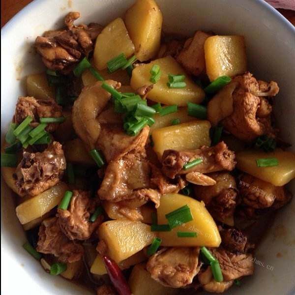 美味的香辣土豆鸡腿肉