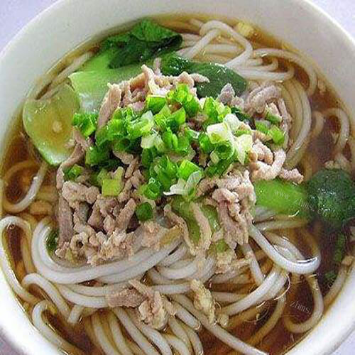 美味的肉丝汤米粉
