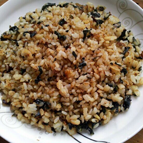 特色的紫菜葱油蛋炒饭