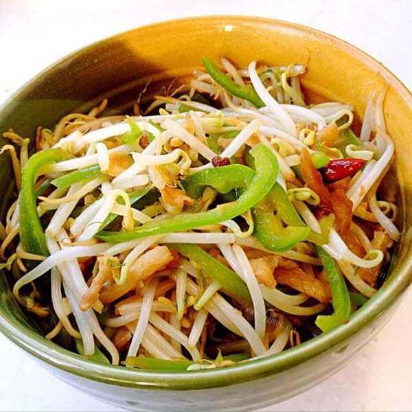 好吃的剁肉炒大豆芽