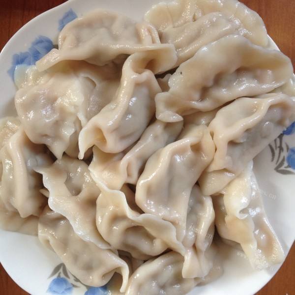 家常芹菜马蹄饺子