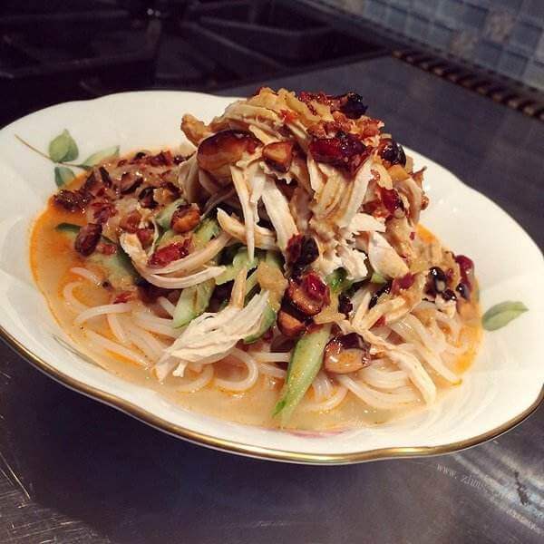 爽口鸡丝黑芝麻酱凉面