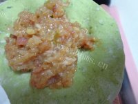 美味的菜汁肉包做法图解8)