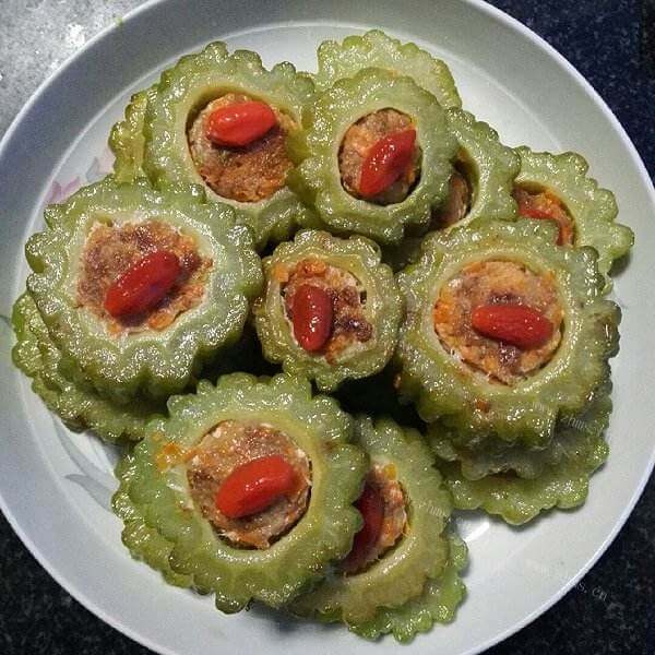 美味的煎酿鱼滑苦瓜