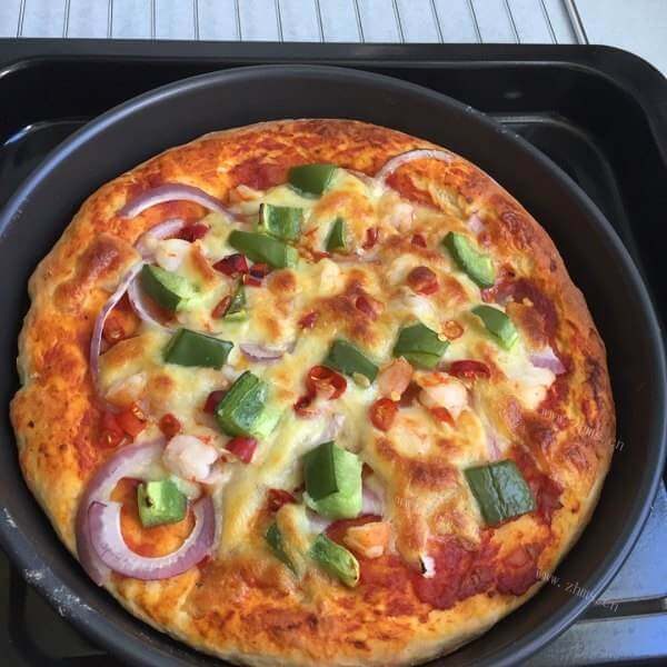 美味培根鱿鱼披萨