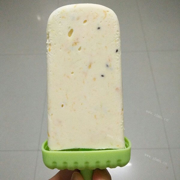 美味的小白奶棒冰