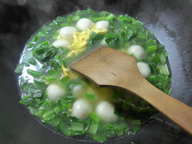 翠色欲滴的油菜蕻鸡蛋煮汤圆做法图解12)