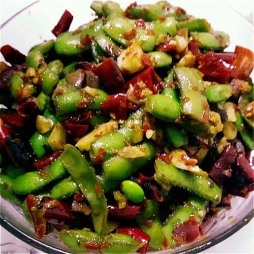 美味的香辣沙茶酱毛豆