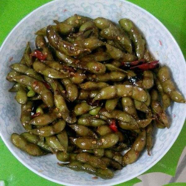 美味的香辣沙茶酱毛豆