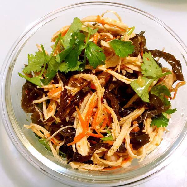 美味鸡肉丝拌菠菜