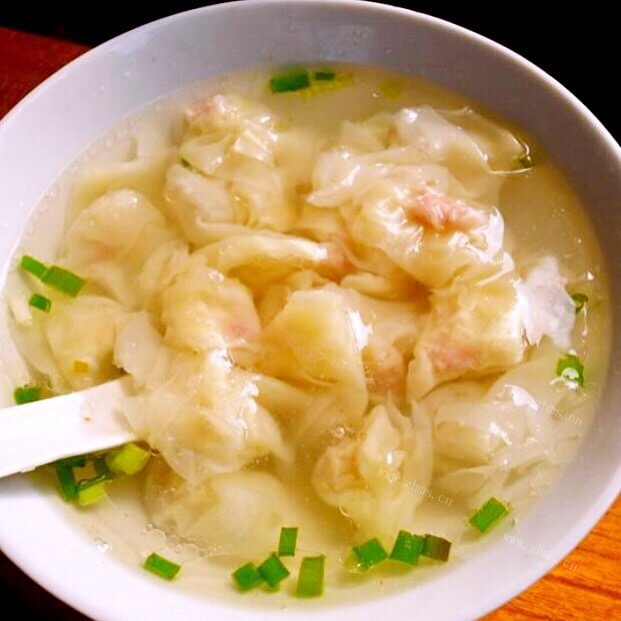 美味的猪肉生菜馄饨
