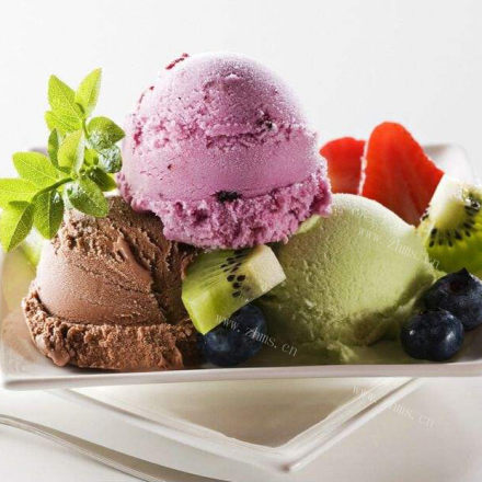 清爽甜蜜的蓝莓奇异果冰淇淋