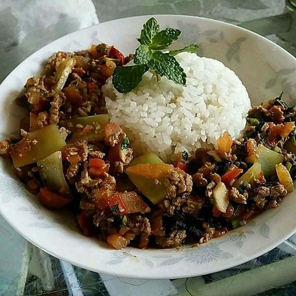简单营养红椒牛肉盖饭