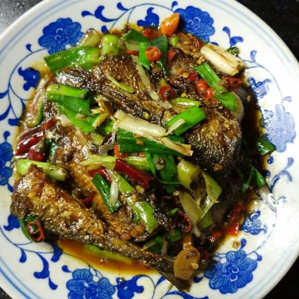 美味的焖炖秋刀鱼