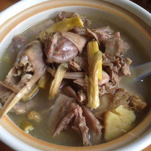美味的碧绿上汤鸡
