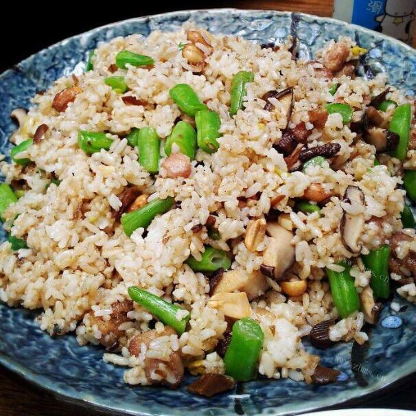 清香爽口的橄榄菜豆角炒饭