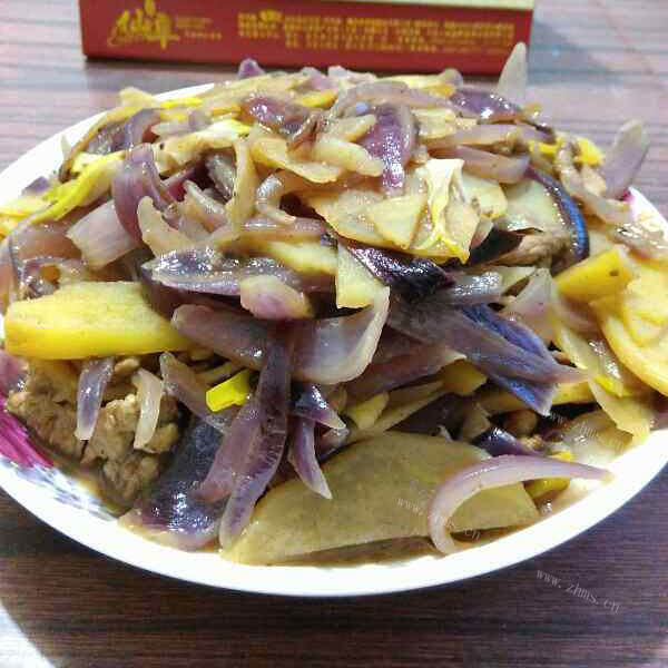 #爱美食#土豆洋葱肉丝面