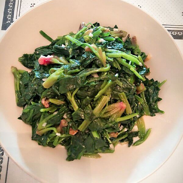 香气浓郁的蒜蓉菠菜塔