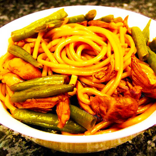 美味的铁锅豆角焖面