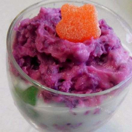 可口的酸奶紫薯慕斯杯